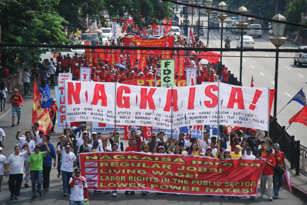 NAGKAISA! Labor coalition marched from España blvd to Mendiola bridge- File Photo by PhilRights