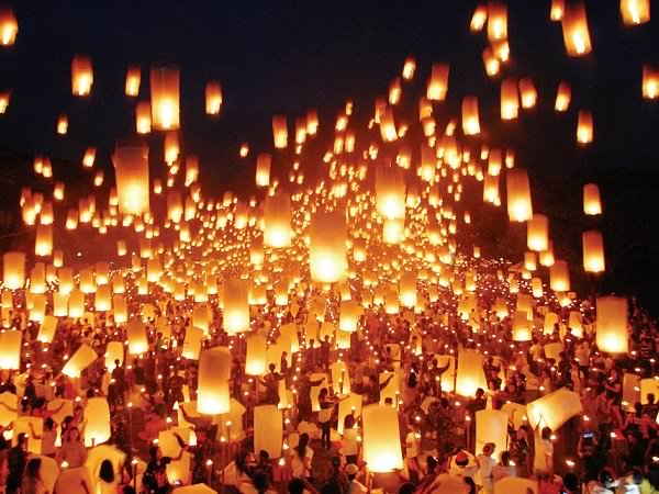 BREAKING THE RECORD Thousands of youths release sky lanterns—15,185 of them—within 10 minutes at the University of the Philippines Visayas campus in Miag-ao in Iloilo City to call for world peace through inner peace. This breaks the Guinness World Record of 12,749 sky lanterns released in a single event, according to organizers. GUIJO DUENAS/INQUIRER VISAYAS