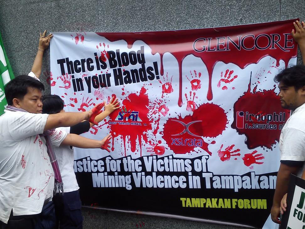 Tampakan Forum protest action at the SMI office in Makati. Photo by PMPI