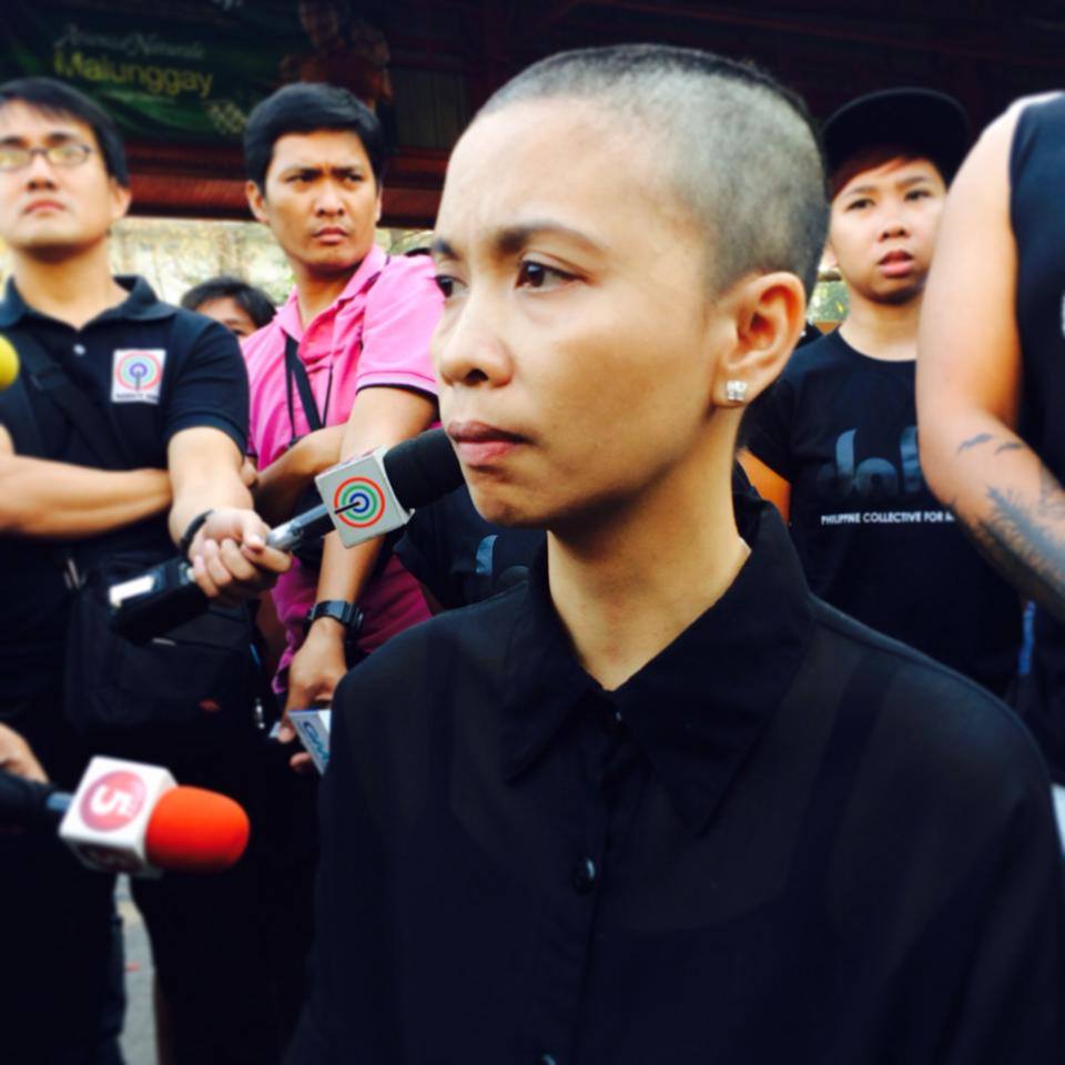 [Press Release] Tado’s Wife Shaved Hair Off to Cry for Justice for Victims of Florida Bus Tragedy&nbsp;-Dakila