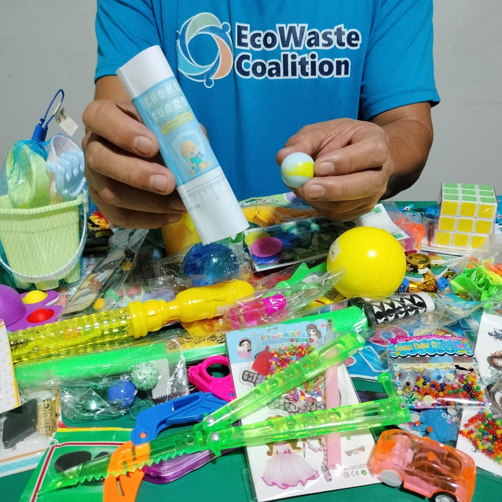 [Press Release] EcoWaste Coalition: Some Toys Sold Outside Public Schools Pose Choking and Other Safety&nbsp;Hazards